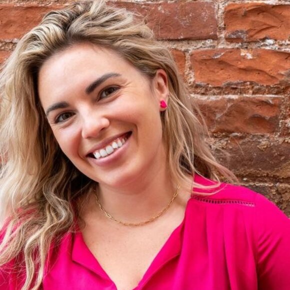 🍒 2/$20 - Hot Pink Heart Stud Earrings - Picture 8 of 8